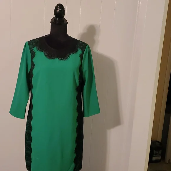 green emerald velvet dress Black Black | Sleeveless Lace Applique Midi Dress
